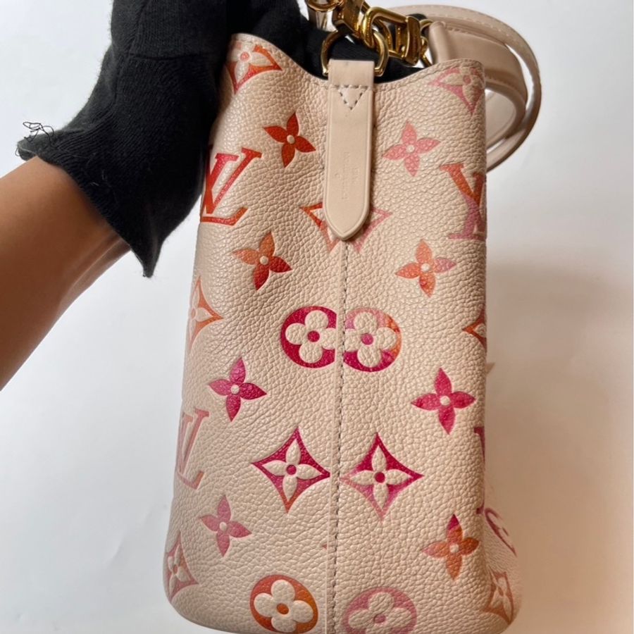 LV 漸變老花logo壓紋now水桶-5