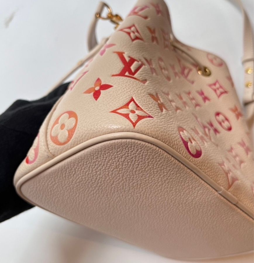 LV 漸變老花logo壓紋now水桶-9