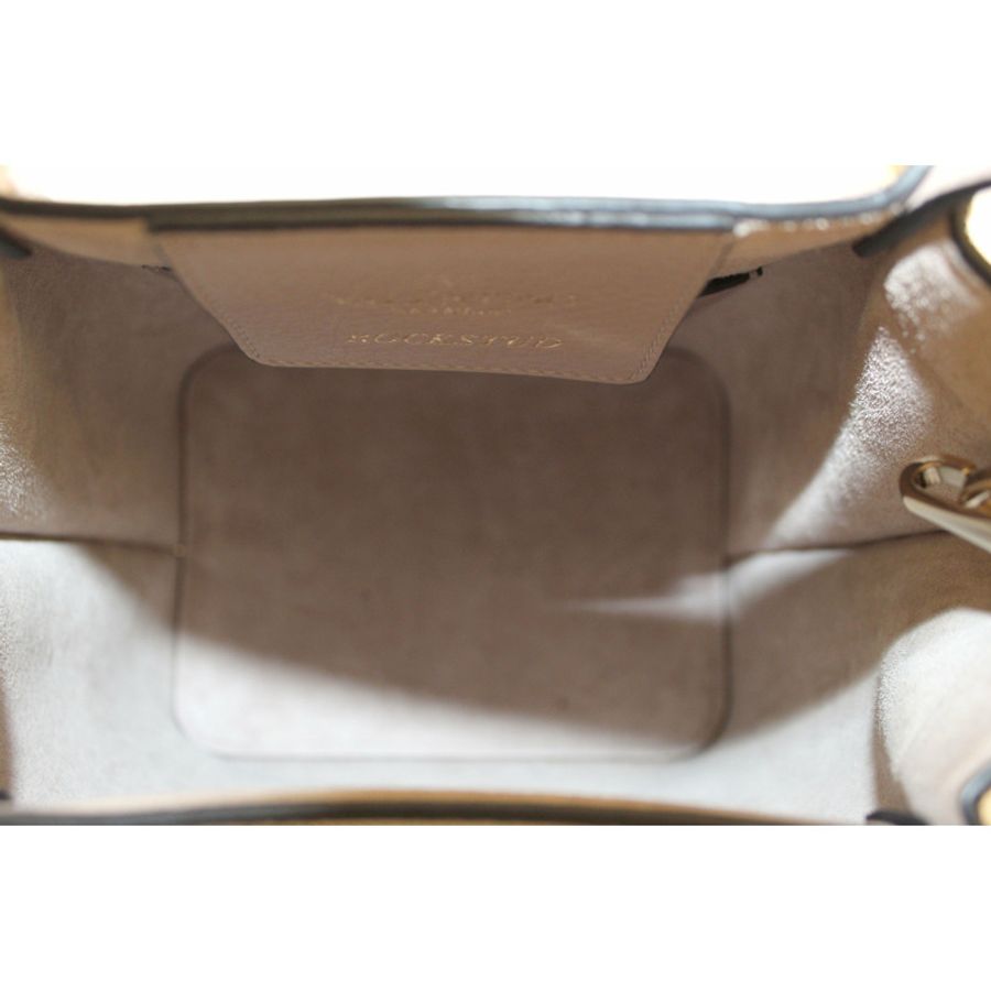 Valentino Garavani Rockstud Poudre Grainy Calfskin Leather Shopper-7