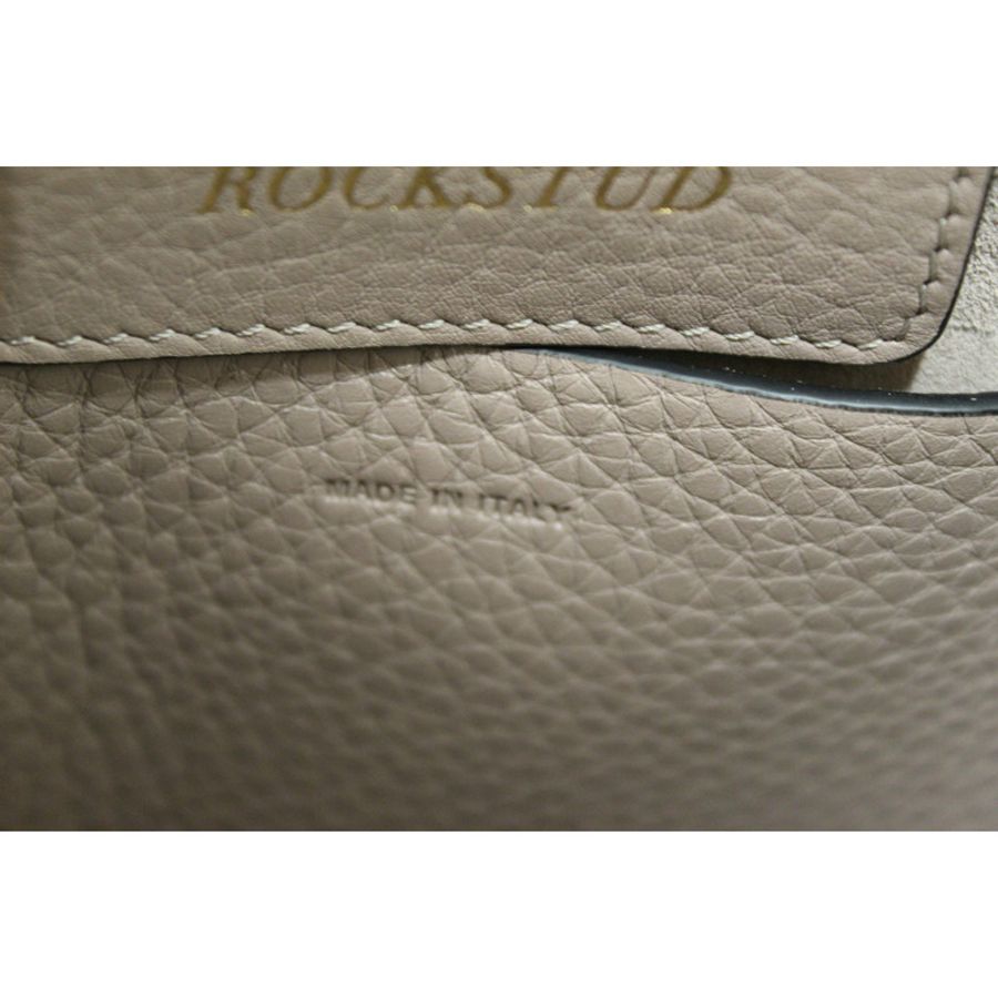Valentino Garavani Rockstud Poudre Grainy Calfskin Leather Shopper-9