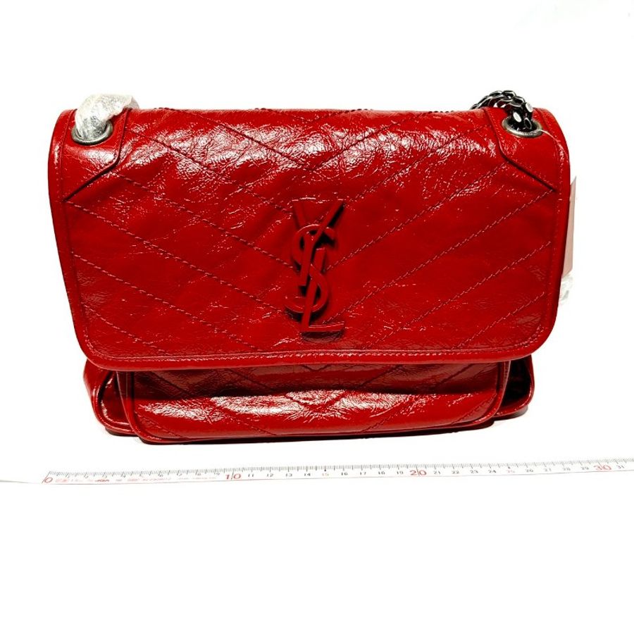 【美收精品】YSL NIKI BABY系列紅色金屬LOGO霧銀鍊牛皮揉製漆皮翻蓋肩/斜背包(紅) A-52-19