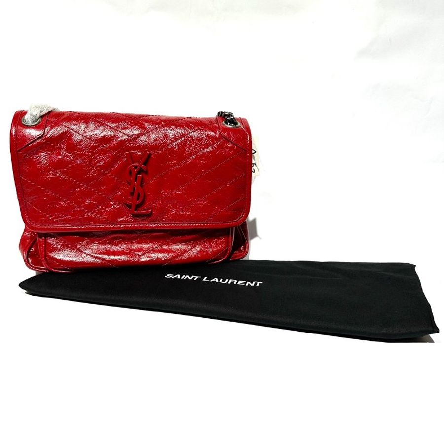 【美收精品】YSL NIKI BABY系列紅色金屬LOGO霧銀鍊牛皮揉製漆皮翻蓋肩/斜背包(紅) A-52-20