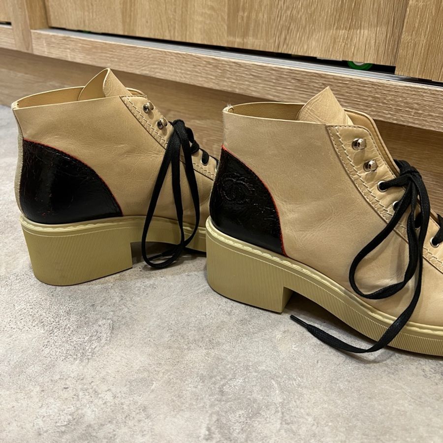 Chanel 卡其拼黑爆裂紋靴子-2