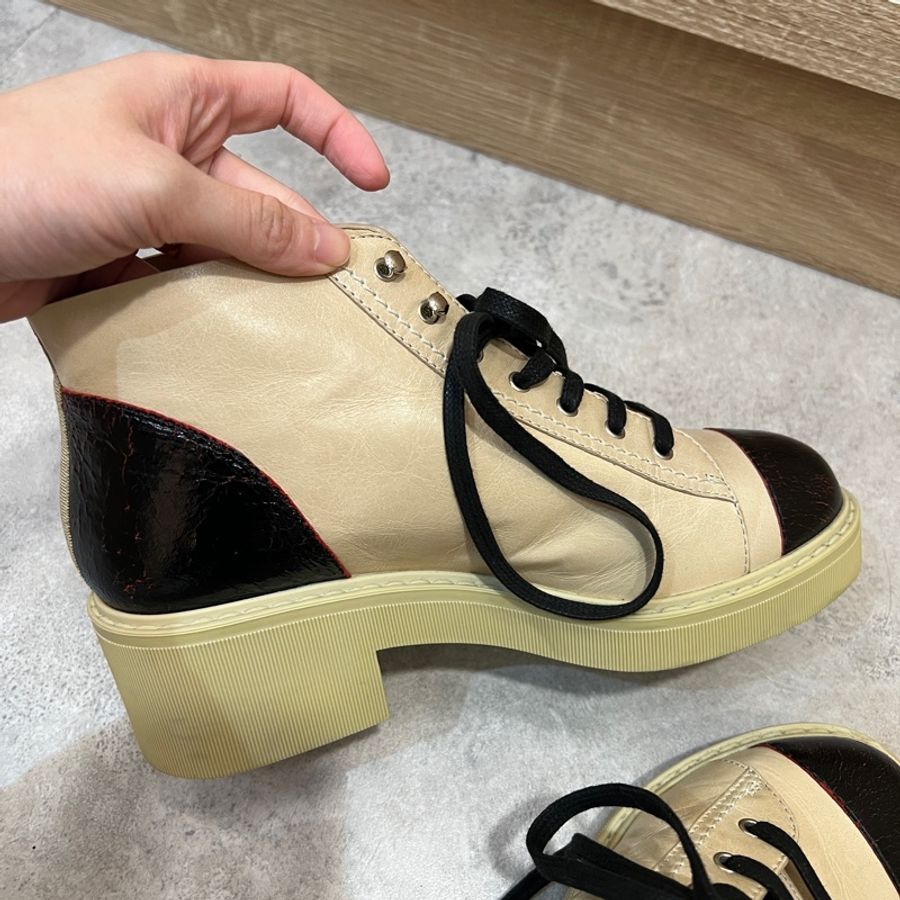 Chanel 卡其拼黑爆裂紋靴子-9