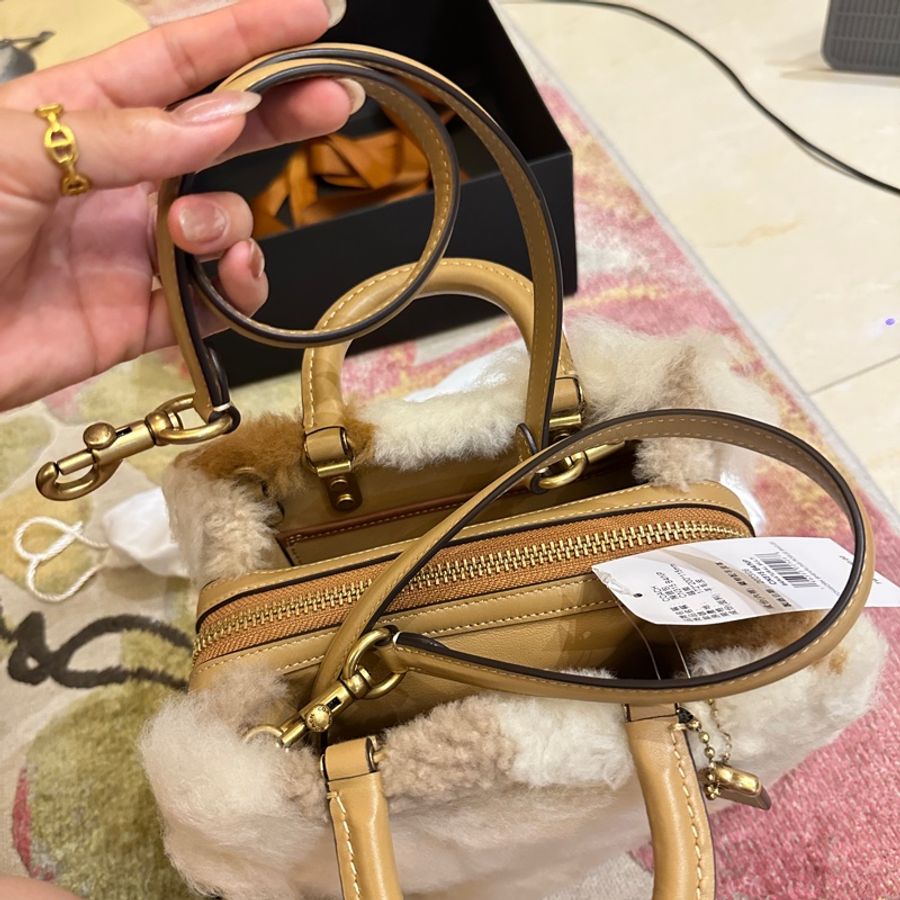 全新 吊牌未拆 coach 毛絨拼接 兩用包-11