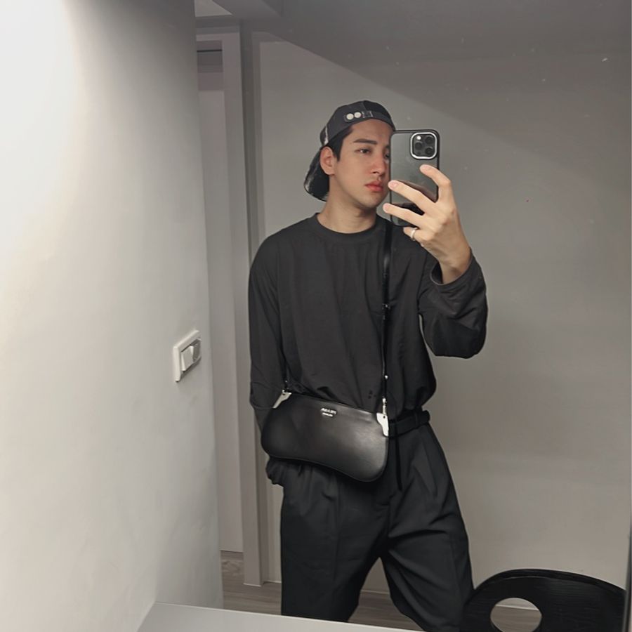 超時髦又帥氣 PRADA 黑色 全皮革 Sidonie 系列 背包 斜背包 側背包 超時髦 男女同款 買五萬 割愛21800 只用過一次 95新 閒置 要買🤎-0