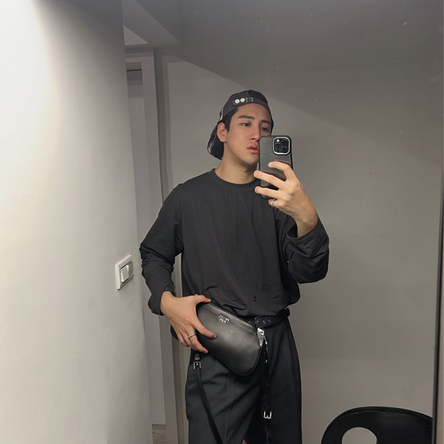 超時髦又帥氣 PRADA 黑色 全皮革 Sidonie 系列 背包 斜背包 側背包 超時髦 男女同款 買五萬 割愛21800 只用過一次 95新 閒置 要買🤎-1