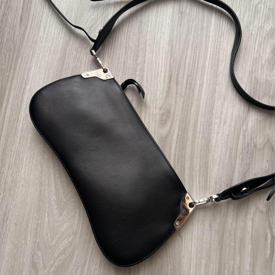 超時髦又帥氣 PRADA 黑色 全皮革 Sidonie 系列 背包 斜背包 側背包 超時髦 男女同款 買五萬 割愛21800 只用過一次 95新 閒置 要買🤎-5