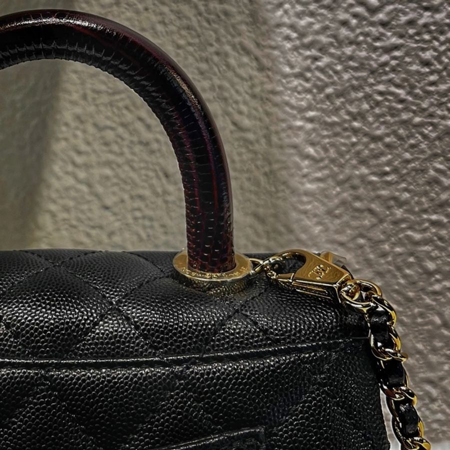 ► 全新 Chanel mini handle 蜥蜴皮紋提把 荔枝牛皮 黑金-6