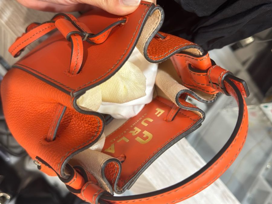 全新還未使用過 Furla橘紅色水桶包mini 不廢的小廢包-4