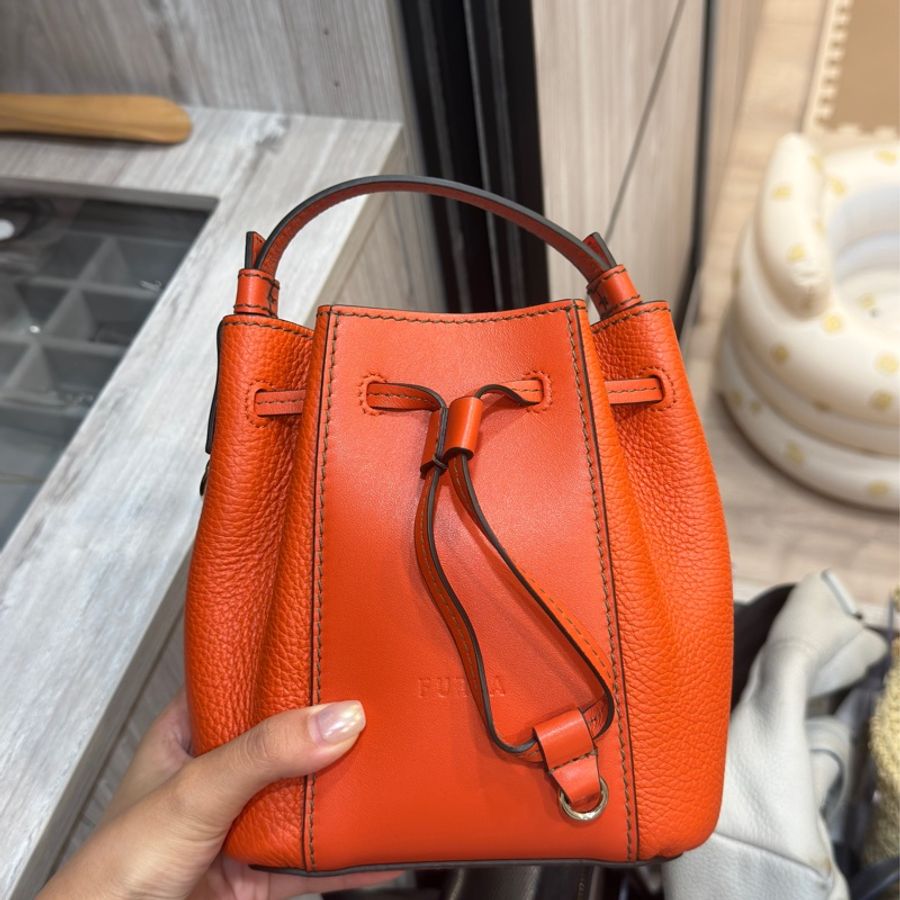 全新還未使用過 Furla橘紅色水桶包mini 不廢的小廢包-5