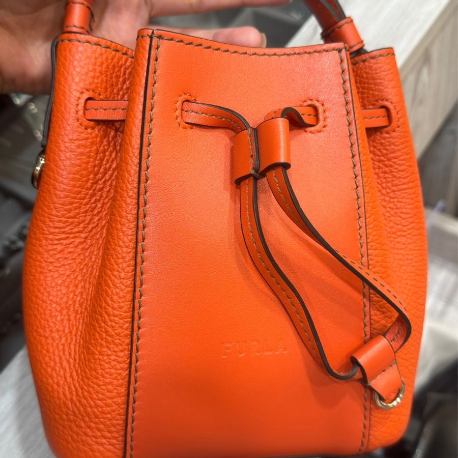 全新還未使用過 Furla橘紅色水桶包mini 不廢的小廢包-6