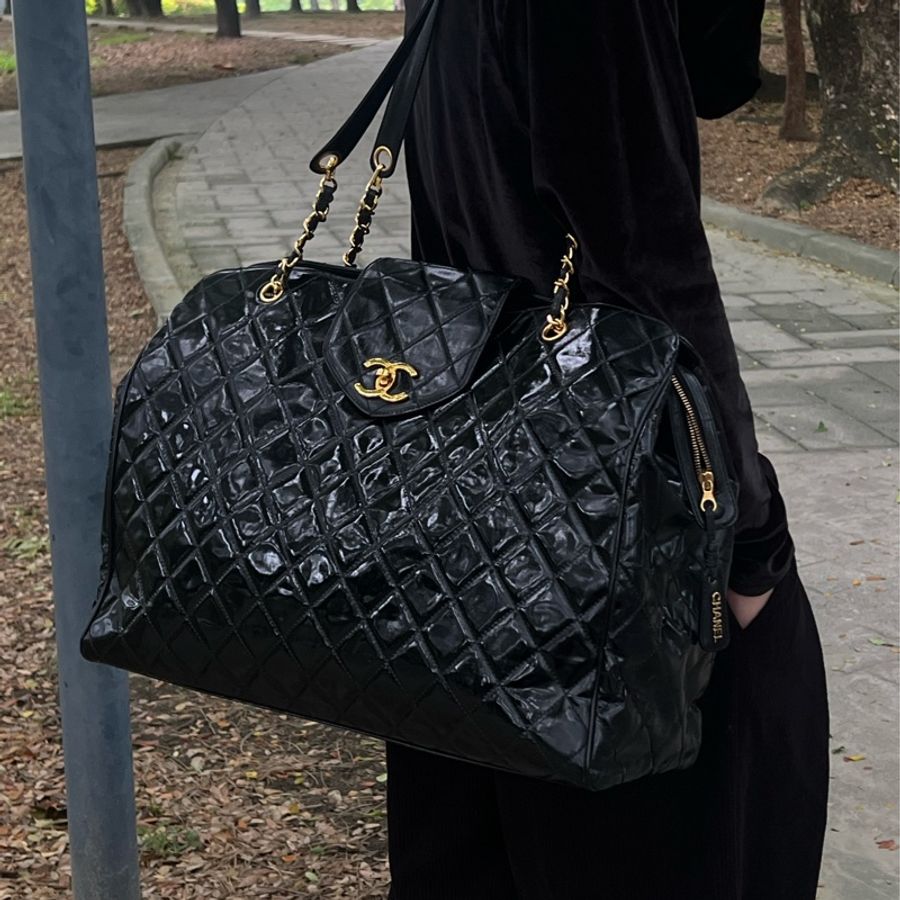 (朴敘俊、GD權志龍同款)Chanel 香奈兒 機場包 飛機包 大包 黑金配色 氣場十足 肩背包 單肩包-1