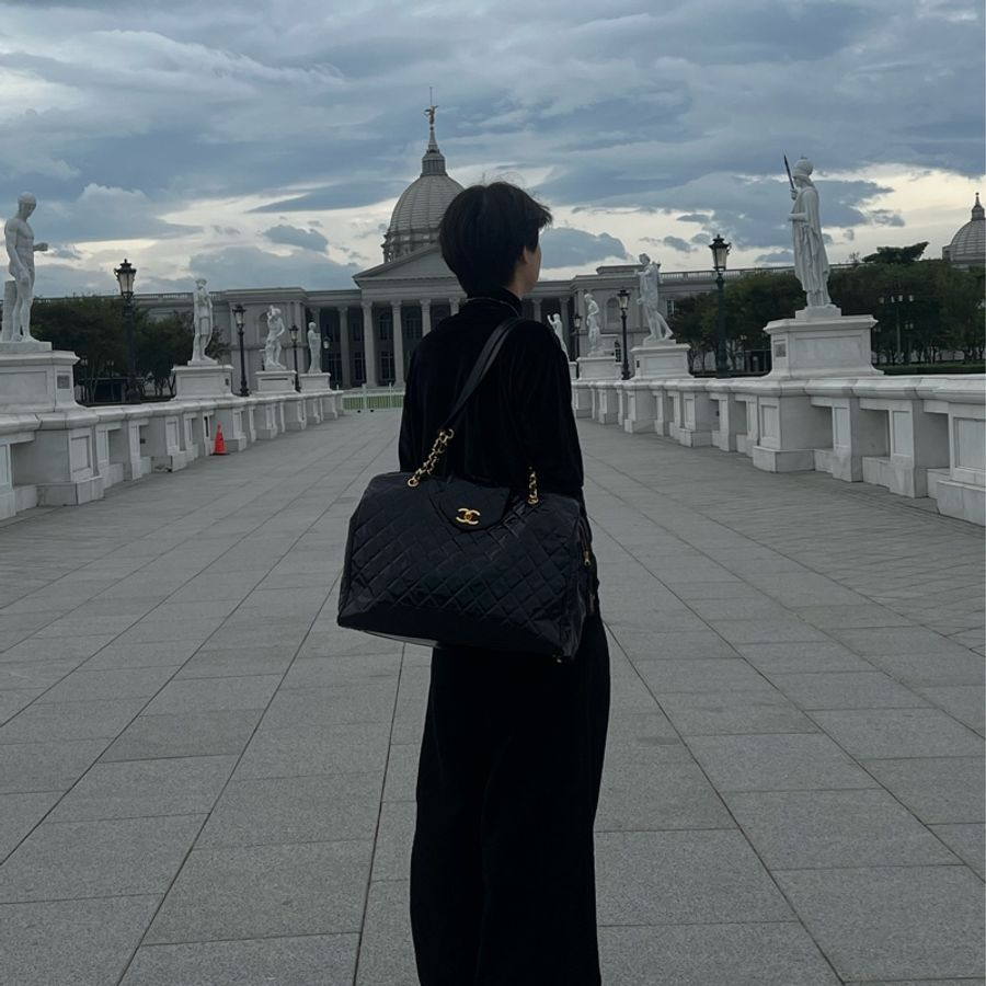 (朴敘俊、GD權志龍同款)Chanel 香奈兒 機場包 飛機包 大包 黑金配色 氣場十足 肩背包 單肩包-4