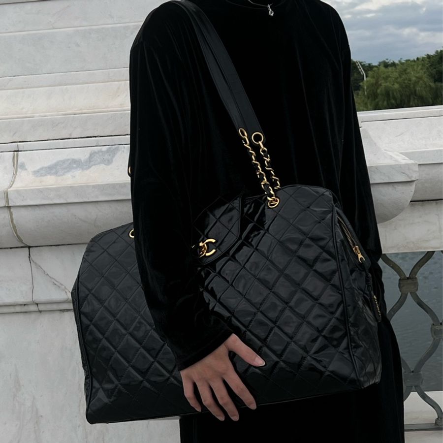 (朴敘俊、GD權志龍同款)Chanel 香奈兒 機場包 飛機包 大包 黑金配色 氣場十足 肩背包 單肩包-6