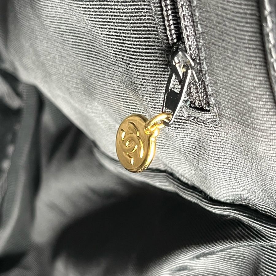 (朴敘俊、GD權志龍同款)Chanel 香奈兒 機場包 飛機包 大包 黑金配色 氣場十足 肩背包 單肩包-31