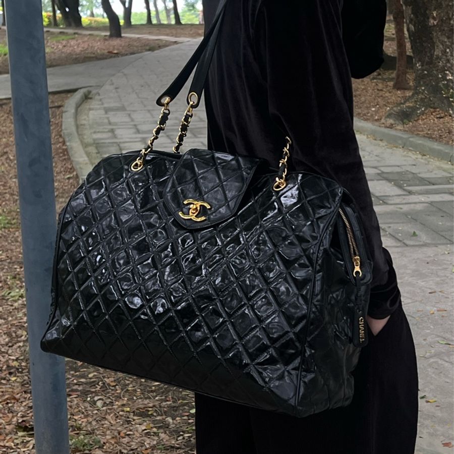 (朴敘俊、GD權志龍同款)Chanel 香奈兒 機場包 飛機包 大包 黑金配色 氣場十足 肩背包 單肩包-42