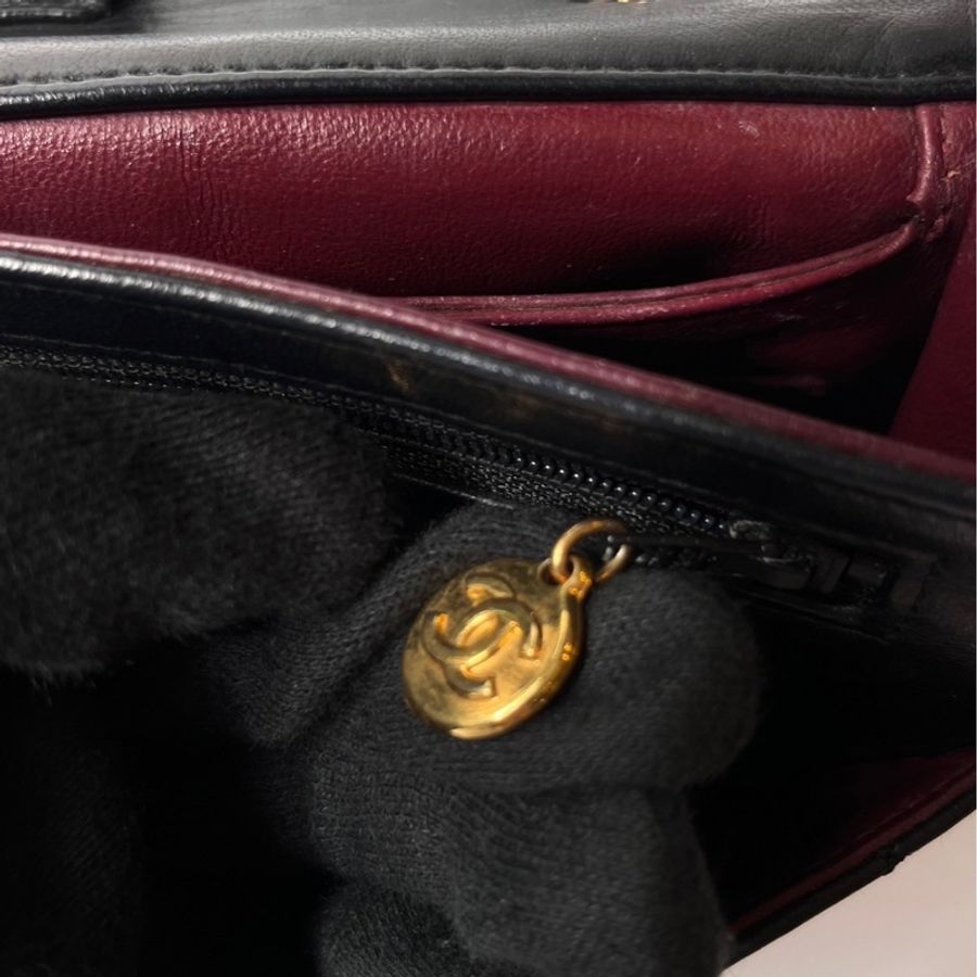 Chanel 黑金羊皮口蓋包-16