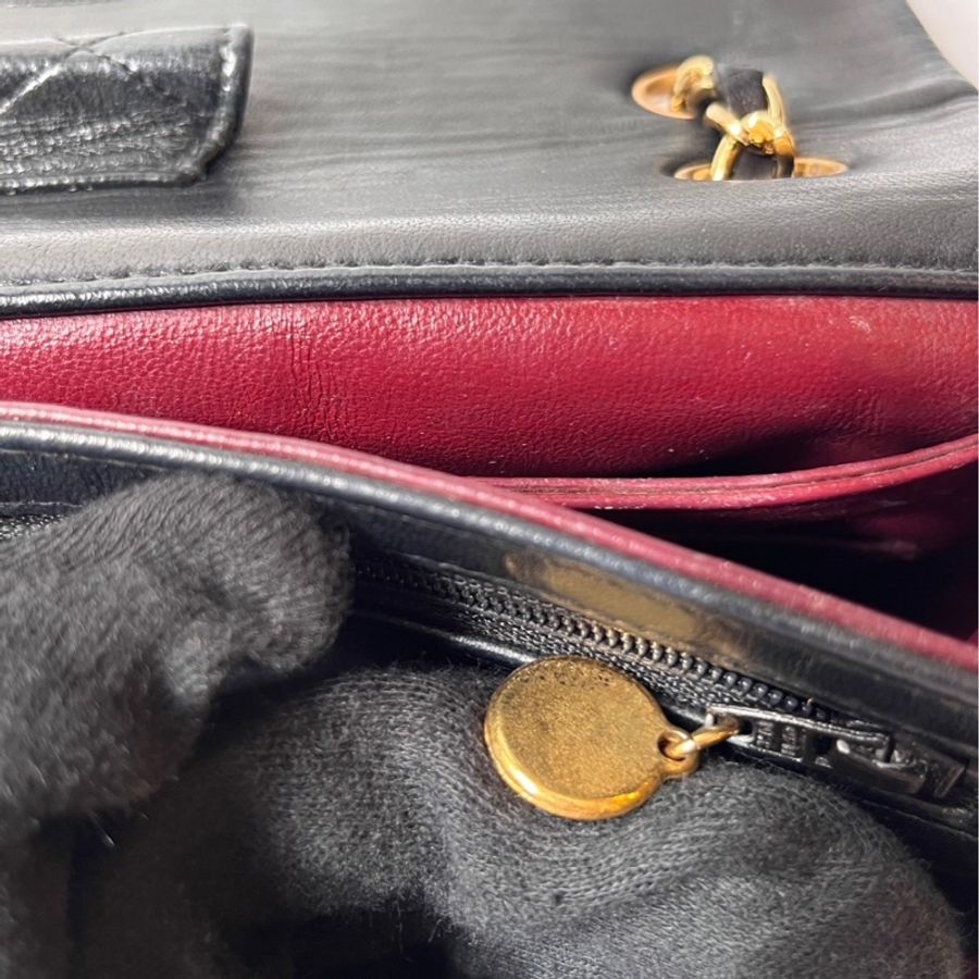 Chanel 黑金羊皮口蓋包-17