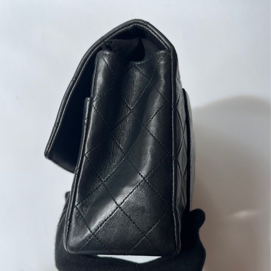 Chanel 黑金羊皮口蓋包-19