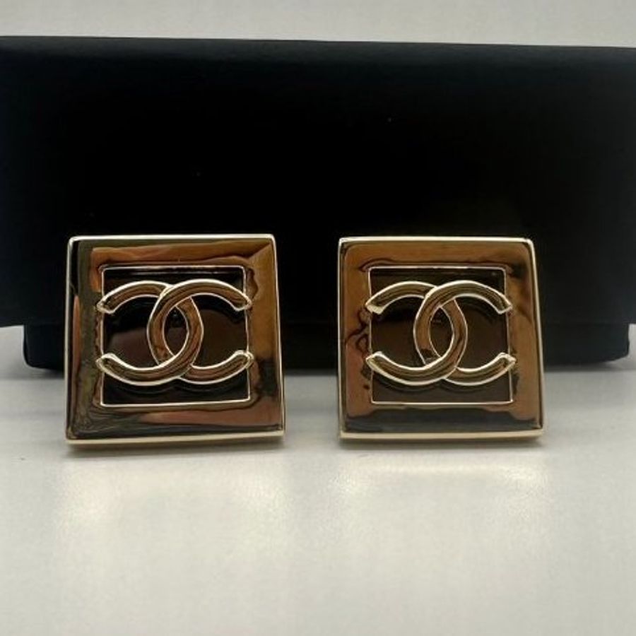CHANEL 小香 全新 方塊 黑金 LOGO雙C耳環/夾式耳環/耳夾-1