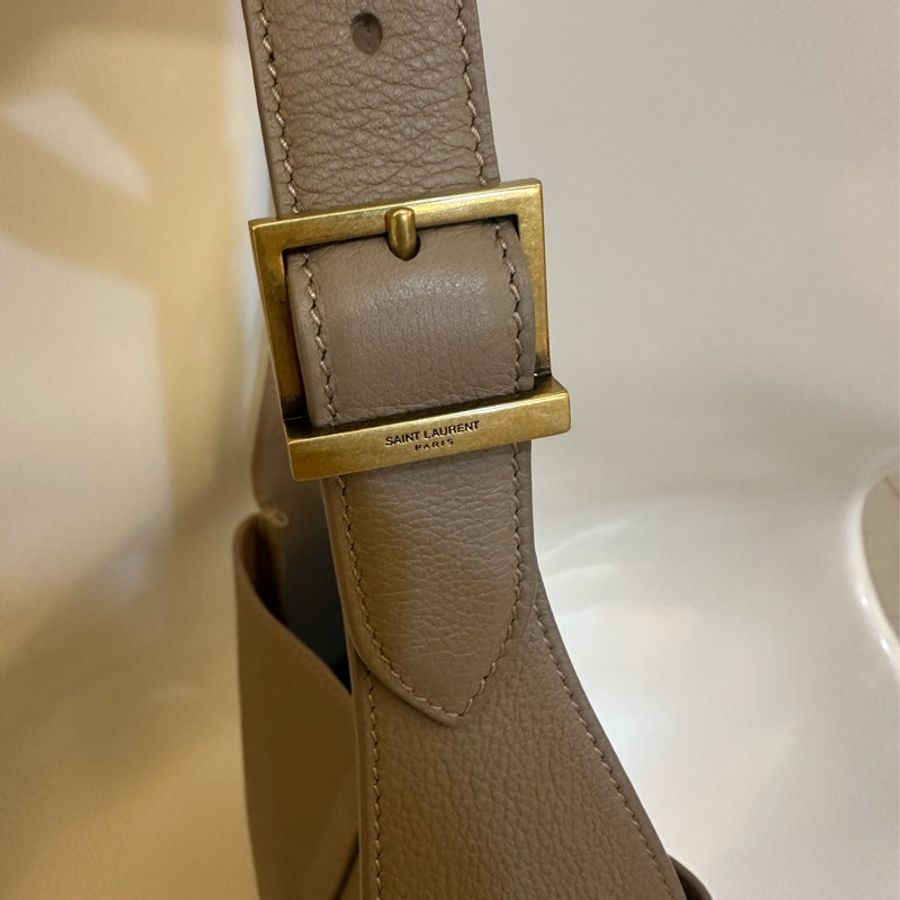 YSL le 5 a 7 Hobo 奶茶色(小款)-7