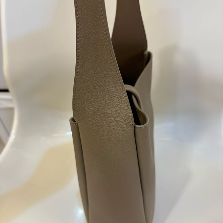 YSL le 5 a 7 Hobo 奶茶色(小款)-9