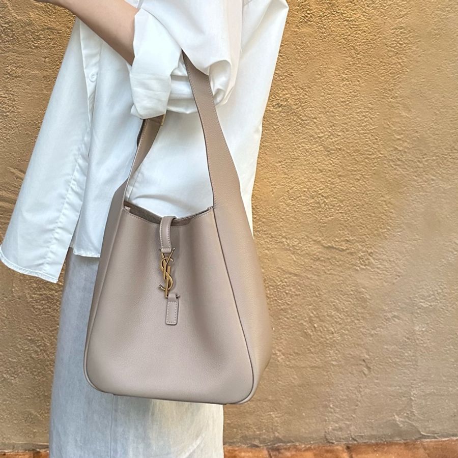 YSL le 5 a 7 Hobo 奶茶色(小款)-11