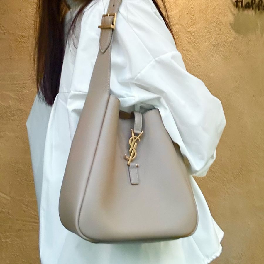 YSL le 5 a 7 Hobo 奶茶色(小款)-13