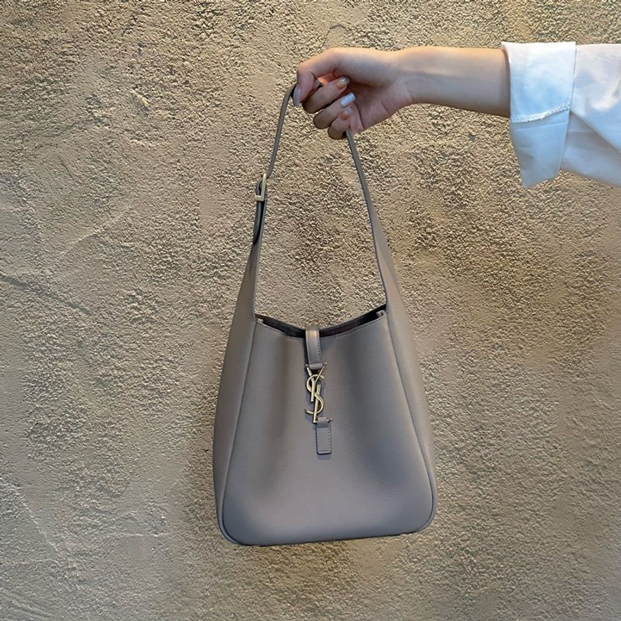 YSL le 5 a 7 Hobo 奶茶色(小款)-14