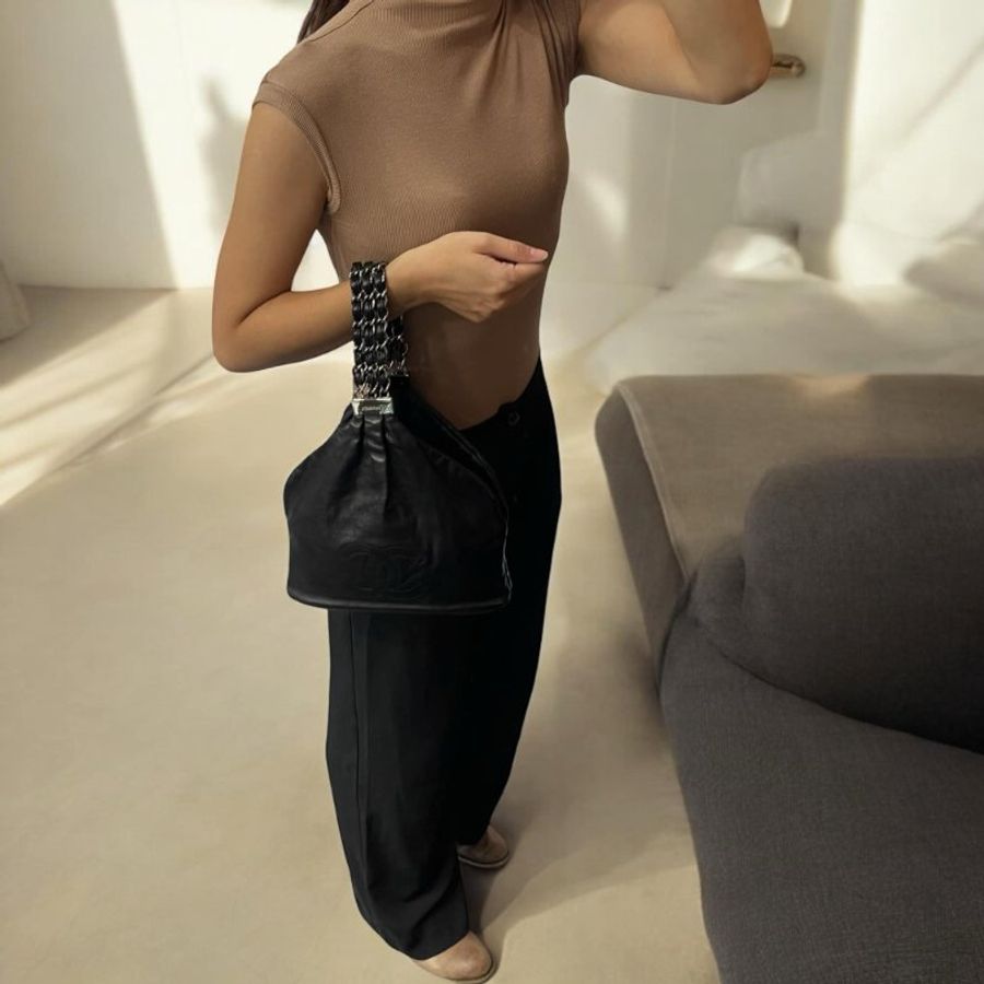 CHANEL 羊皮造型鏈帶手提包 黑色-5