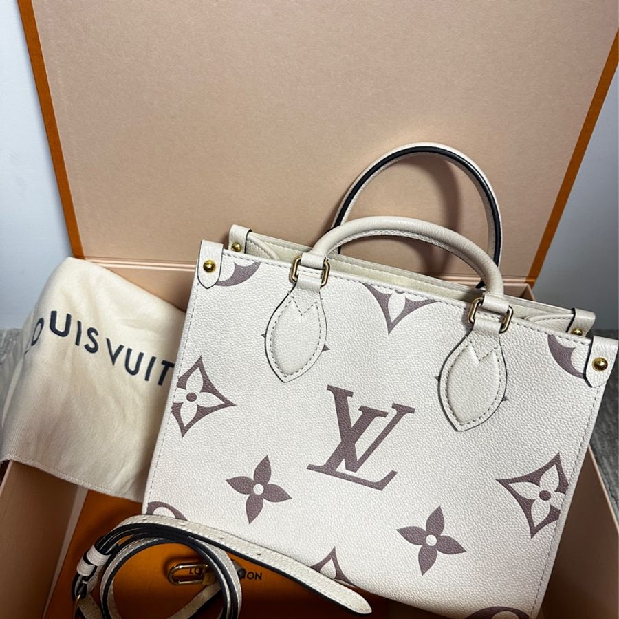 LV Onthego PM 奶白牛皮壓紋 M45654-0