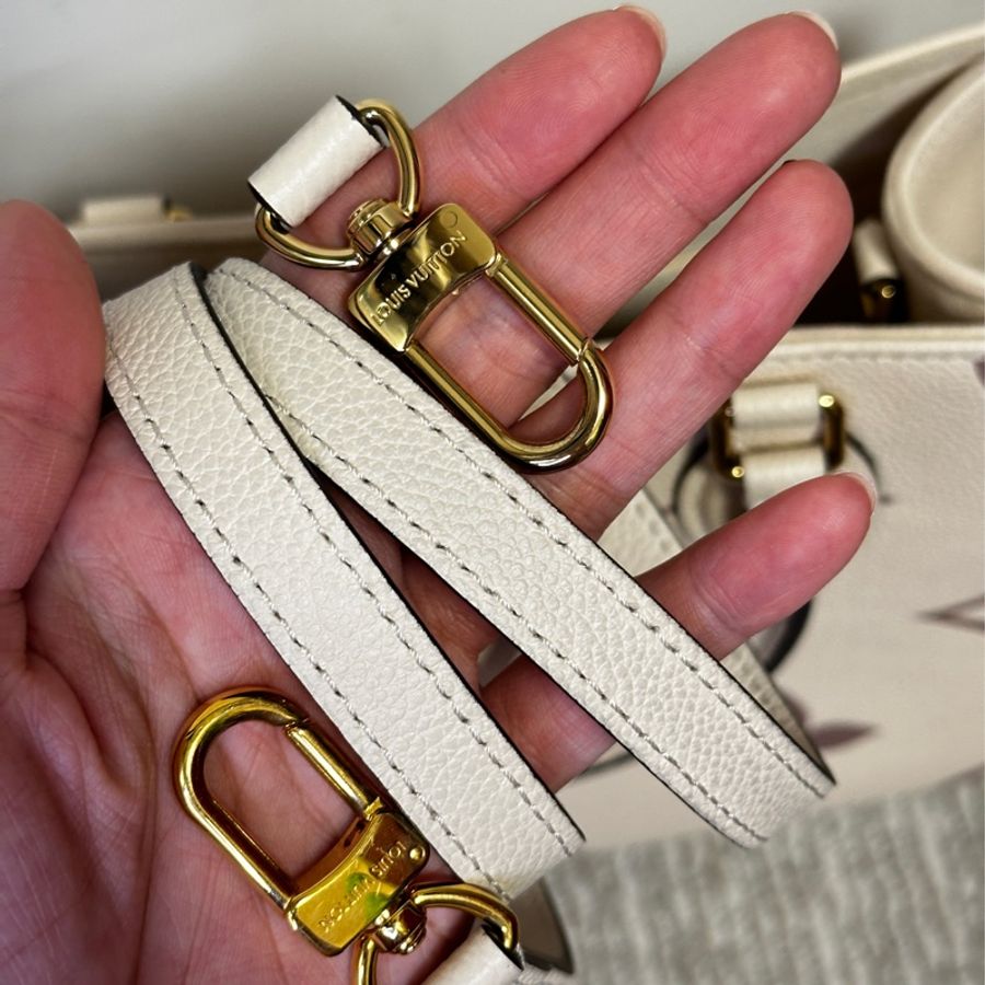 LV Onthego PM 奶白牛皮壓紋 M45654-10
