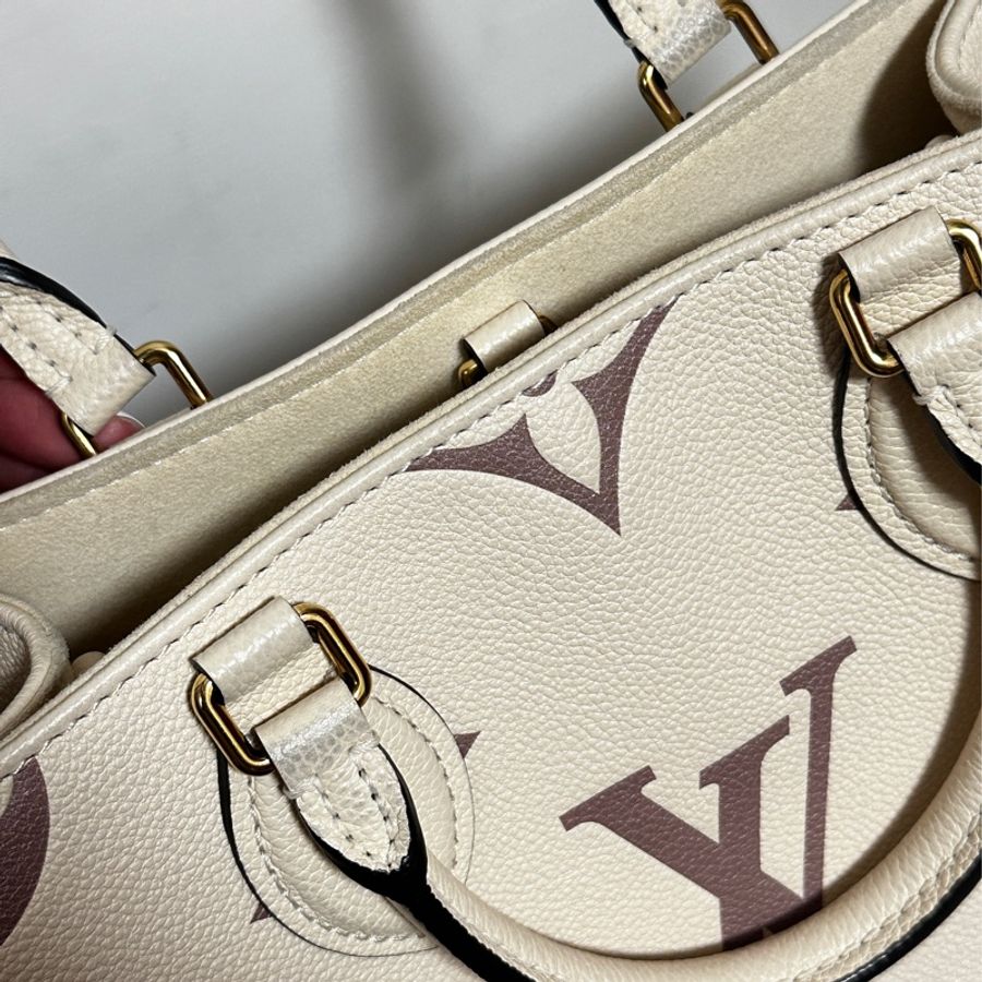 LV Onthego PM 奶白牛皮壓紋 M45654-16