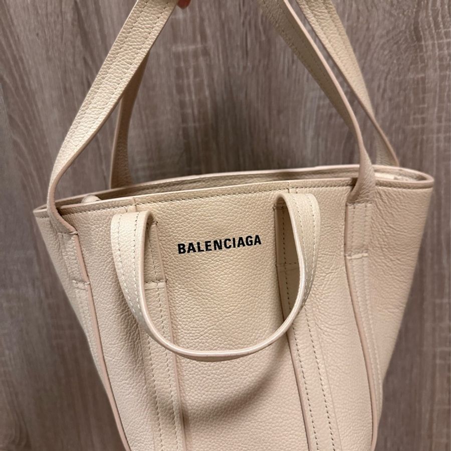BALENCIAGA WOMEN'S EVERYDAY XS NORTH-SOUTH SHOULDER TOTE BAG-8