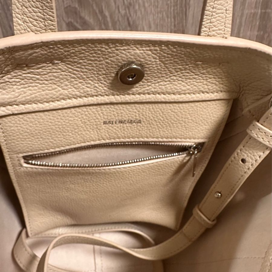 BALENCIAGA WOMEN'S EVERYDAY XS NORTH-SOUTH SHOULDER TOTE BAG-14