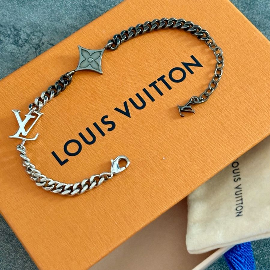 Louis Vuitton Instinct 雙色LOGO花卉標誌手鍊-0
