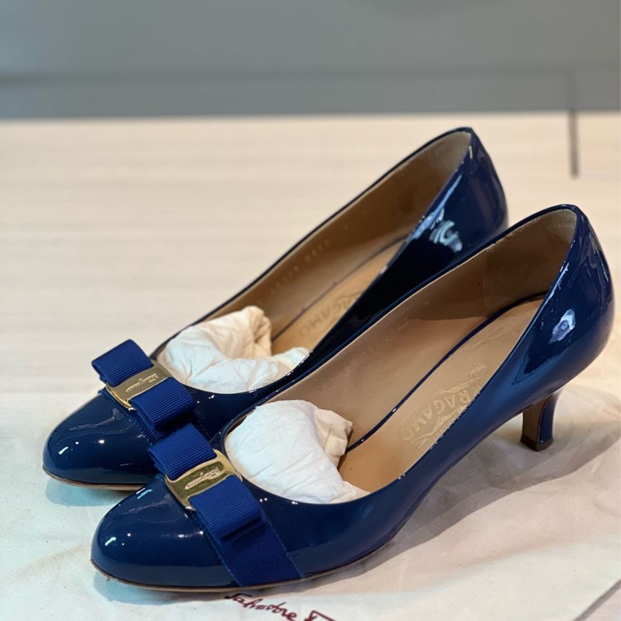 【買一送一】Salvatore Ferragamo Vara寶藍色蝴蝶結跟鞋/菱格紋漆皮亮紅低跟鞋-0