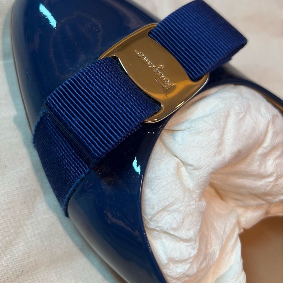 【買一送一】Salvatore Ferragamo Vara寶藍色蝴蝶結跟鞋/菱格紋漆皮亮紅低跟鞋-3