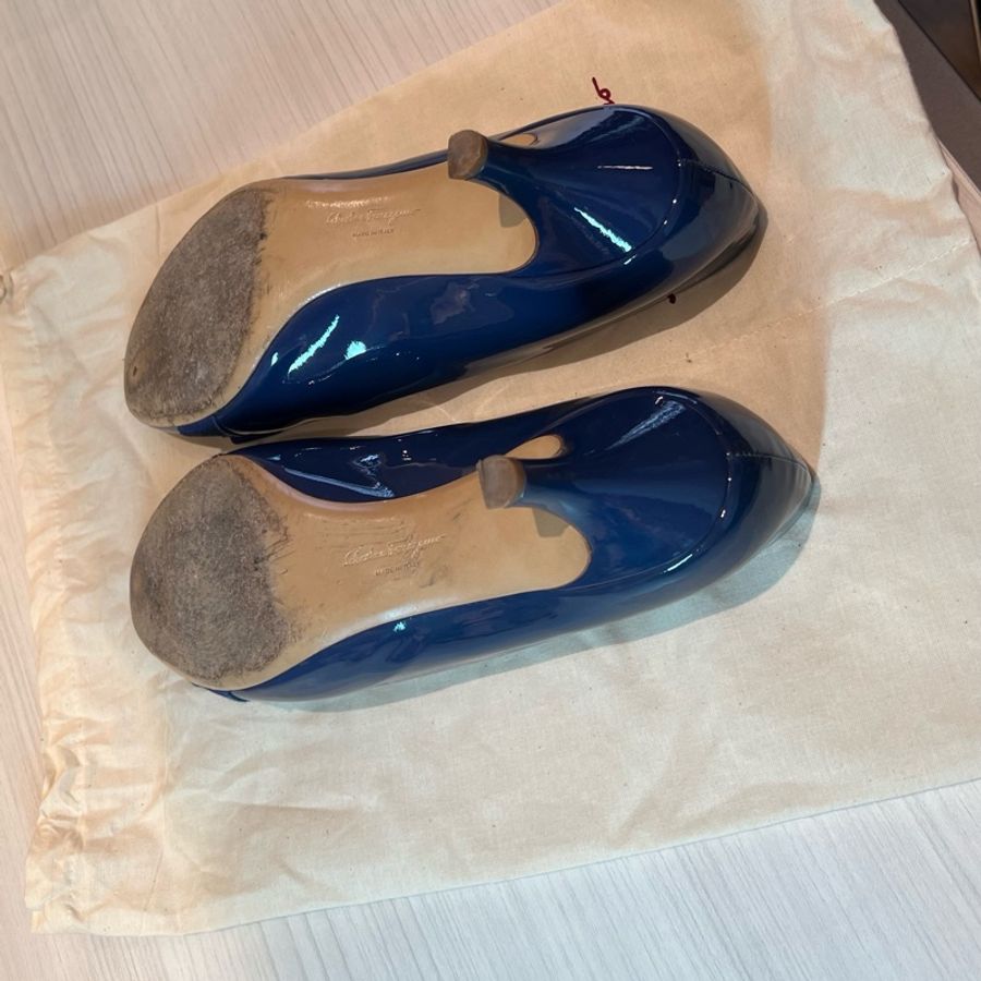 【買一送一】Salvatore Ferragamo Vara寶藍色蝴蝶結跟鞋/菱格紋漆皮亮紅低跟鞋-8
