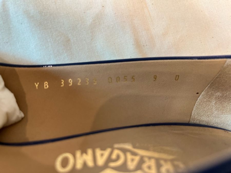 【買一送一】Salvatore Ferragamo Vara寶藍色蝴蝶結跟鞋/菱格紋漆皮亮紅低跟鞋-9