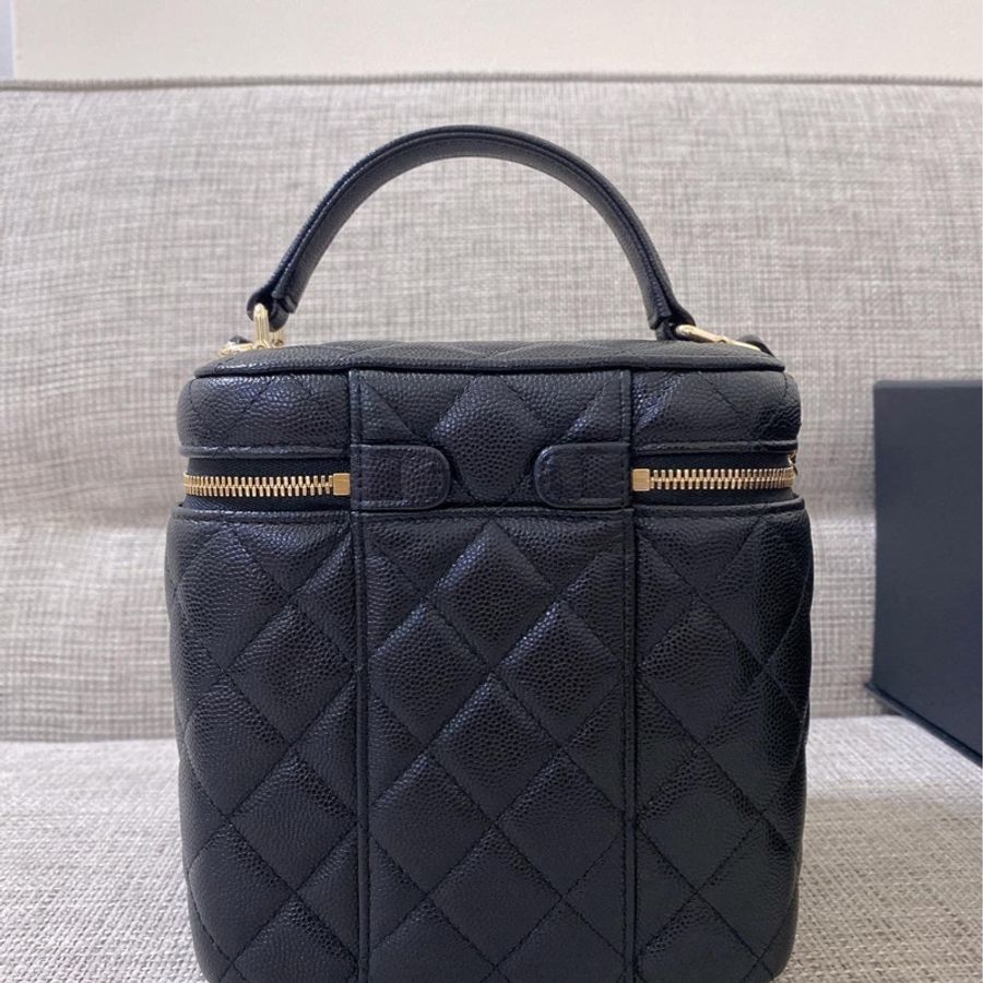CHANEL 鏈條化妝箱-1