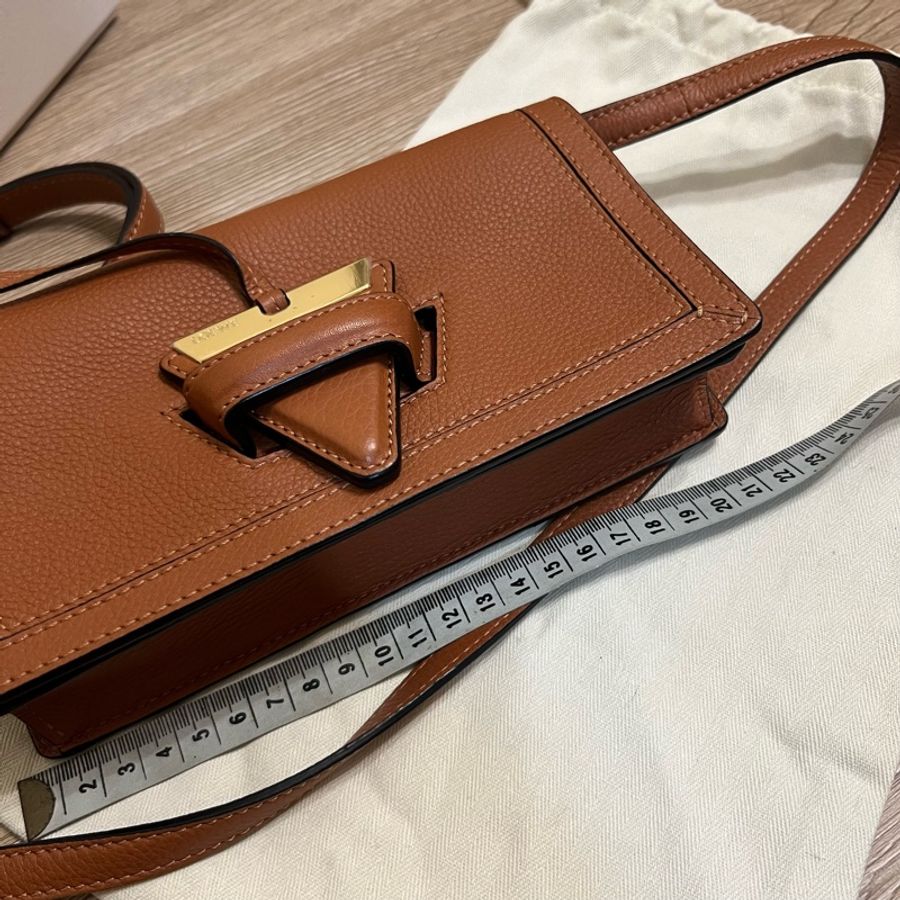 瑞奇二手精品 Loewe barcelona 小包 woc 焦糖色 近新品-8