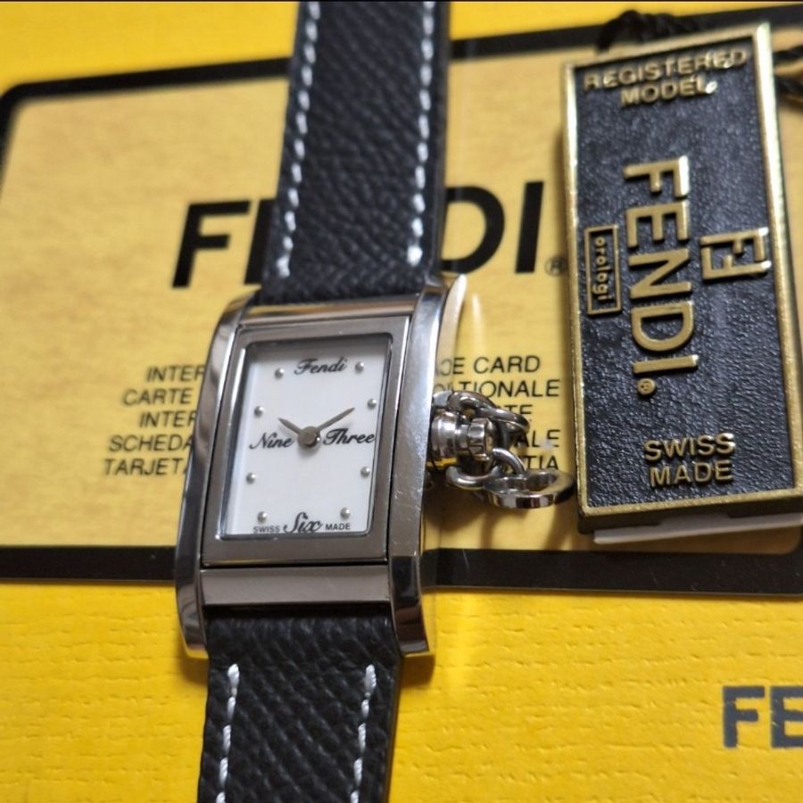 Fendi 7100L 翻轉皮革腕錶-2
