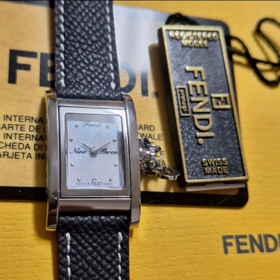 Fendi 7100L 翻轉皮革腕錶-3
