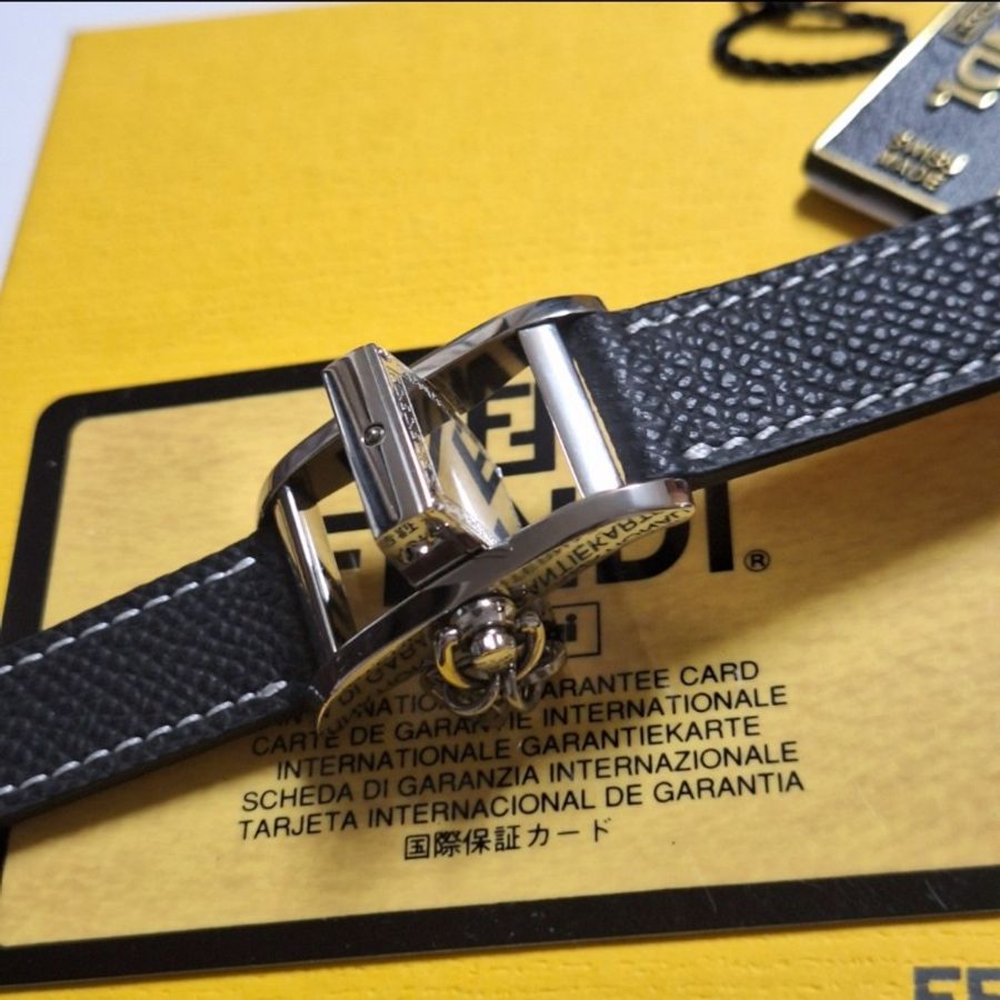 Fendi 7100L 翻轉皮革腕錶-8