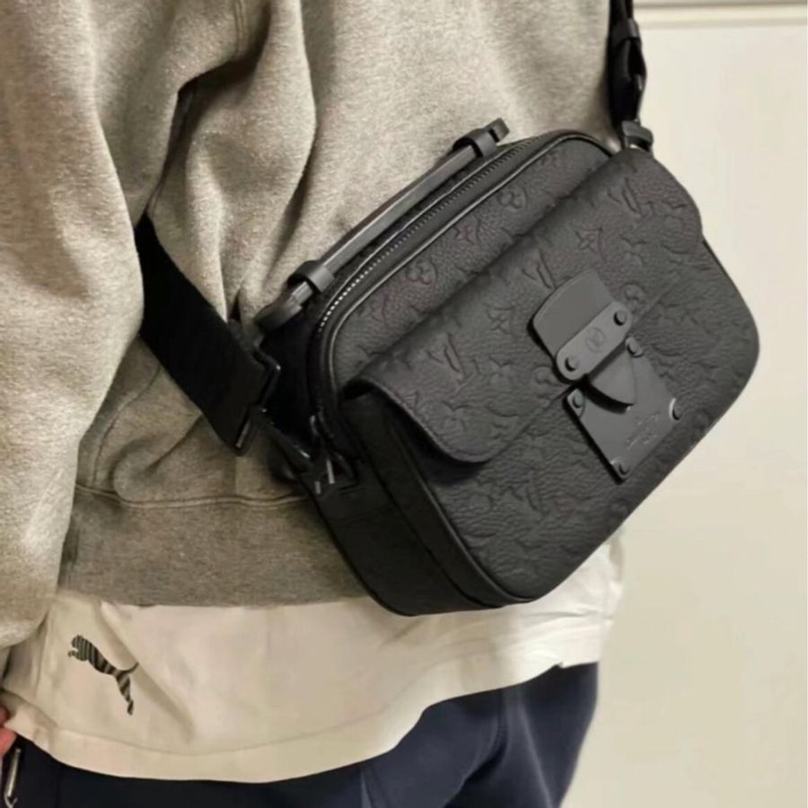 新款-Lv S Lock牛皮壓紋郵差包/專櫃購證配件齊全/M58489-4