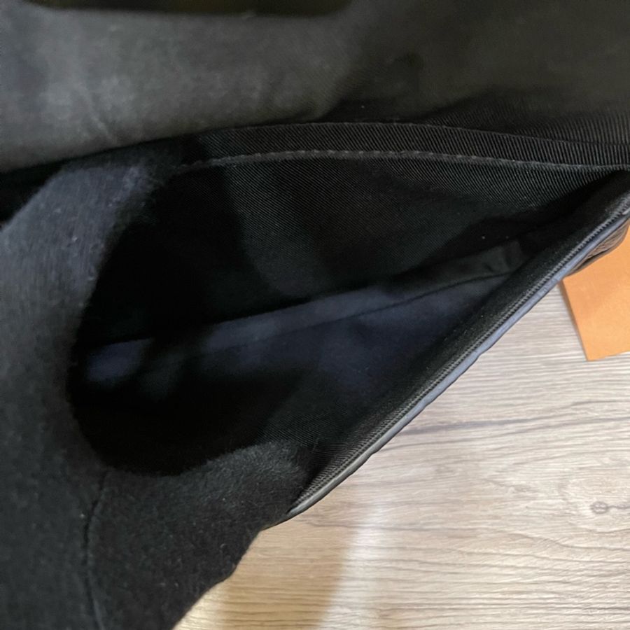 新款-Lv S Lock牛皮壓紋郵差包/專櫃購證配件齊全/M58489-11
