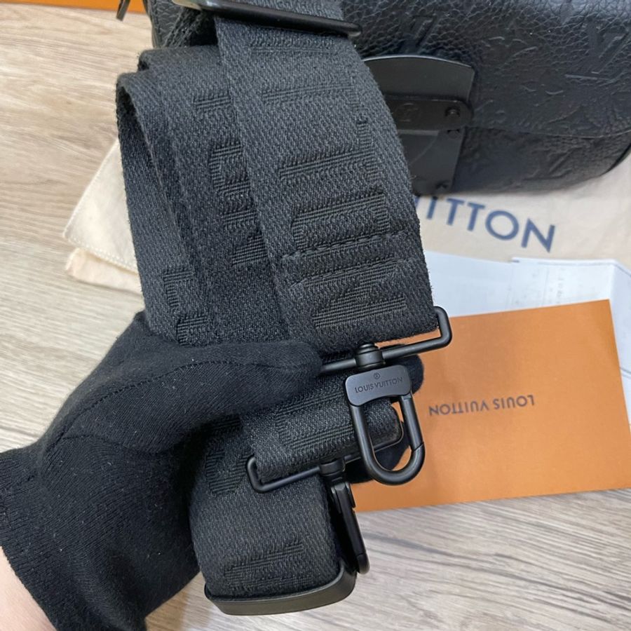 新款-Lv S Lock牛皮壓紋郵差包/專櫃購證配件齊全/M58489-14