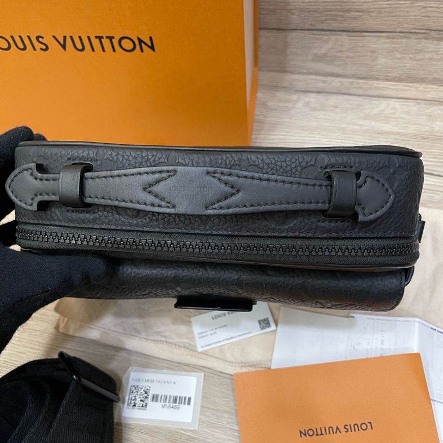 新款-Lv S Lock牛皮壓紋郵差包/專櫃購證配件齊全/M58489-15